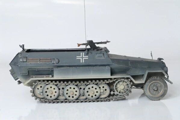 Сборная модель: Немецкий бронетранспортёр Ханомаг SD.KFZ. 251/1 AUSF.B, З-3572