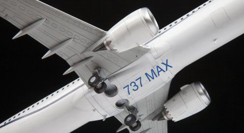 Сборная модель: Пассажирский авиалайнер "Боинг 737-8 MAX", З-7026