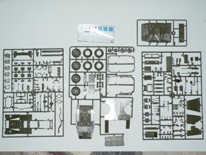 Сборная модель: БТР МЗ "Скаут с тентом" З-3581