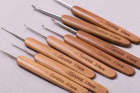 Крючок с бамбуковой ручкой GAMMA сталь d 1.5 мм 13.5 см в блистере RHB-15