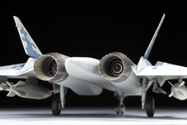 Сборная модель: Российский истребитель пятого поколения Су-57 (масштаб 1:72), З-7319