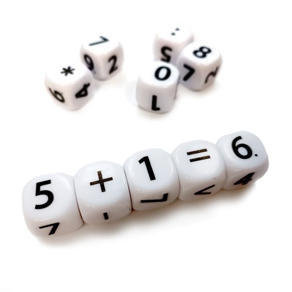 Настольная игра: "Кубики для Умников. Арифметика" в жестяной коробочке KOR-04611