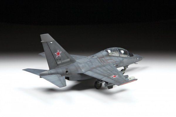 Сборная модель: Легкий бомбардировщик "Як-130" (масштаб 1:48), З-4818