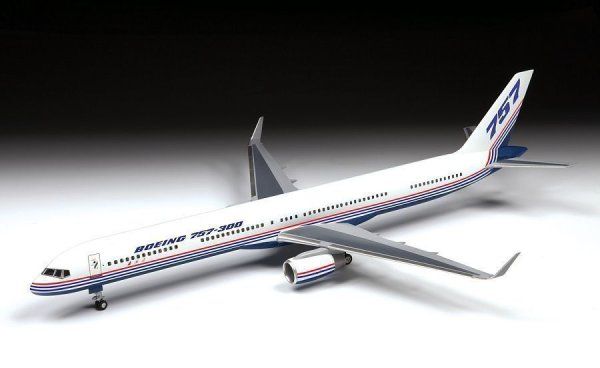 Сборная модель: Пассажирский авиалайнер Боинг 757-300 З-7041