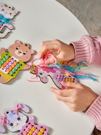 Набор для вышивания по деревянным трафаретам "Весёлые друзья" 6 фигурок KOR-05950