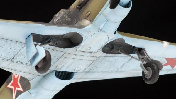 Сборная модель: Советский истребитель Як-1Б, З-4817