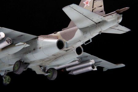 Сборная модель: Советский штурмовик Су-25 (масштаб 1/48) З-4807 Сборная модель: Советский штурмовик Су-25 (масштаб 1/48) З-4807