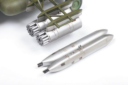 Сборная модель: Советский многоцелевой вертолет Ми-8МТ (масштаб 1/48) З-4828