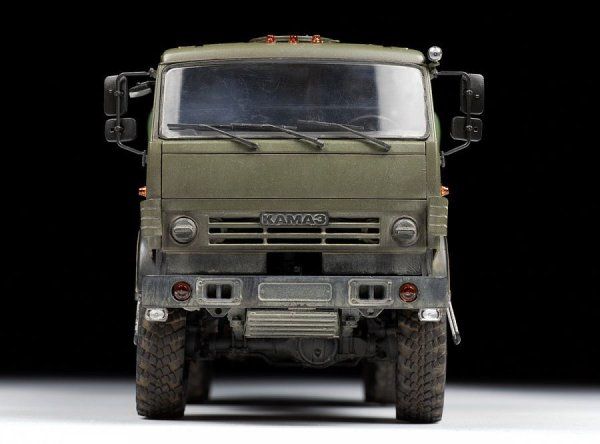 Сборная модель: Российский трехосный грузовик К-5350 Мустанг, З-3697