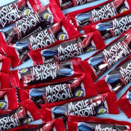 Жев.резинка "Взрыв ракеты с жидкой начинкой" (красит язык) 5.5 г /FINI Испания/ Жев.резинка "Взрыв ракеты с жидкой начинкой" (красит язык) 5.5 г /FINI Испания/