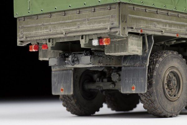 Сборная модель: Российский трехосный грузовик К-5350 Мустанг, З-3697
