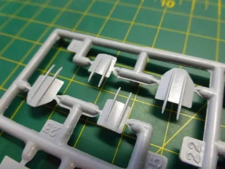 Сборная модель: Советский истребитель-перехватчик МиГ-23МФ, З-7225