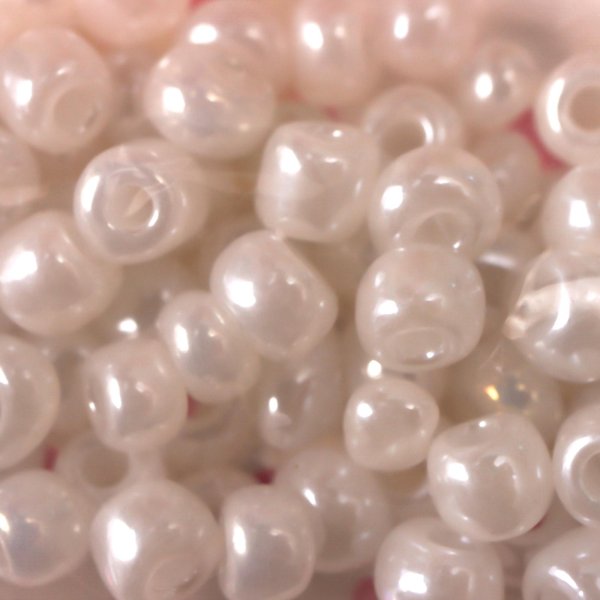 Набор бисера для рукоделия 6/0 "Нежные цвета бело-жёлто-розовый" 8 цв х 10 г SIM-6074981