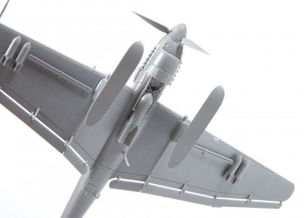 Сборная модель: Немецкий пикирующий бомбардировщик Юнкерс Ju-87/U4 на лыжах, З-7323