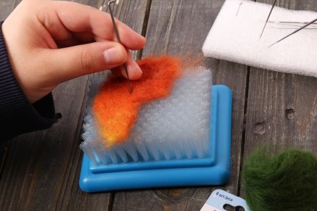 Щетка-подушка для фильцевания (фелтинга) GAMMA малая 9.5 x 11 см в блистере FN-003