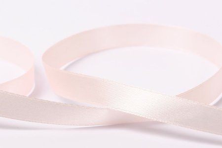 Лента атласная GAMMA 12 мм (1/2") 33 м ± 2 м №151 бледно-розовый LEN-12-151
