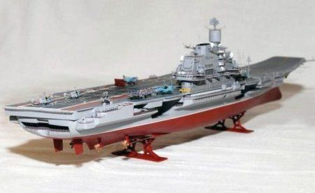 Сборная модель: Авианосец "Адмирал Кузнецов" подарочный набор, З-9002ПН