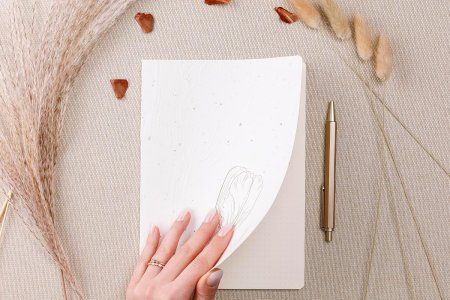 Блокнот CLAIREFONTAINE Tulip paper A5 90 г/м2 32 л, в точку, на скобах RH-813066C Блокнот CLAIREFONTAINE Tulip paper A5 90 г/м2 32 л, в точку, на скобах RH-813066C