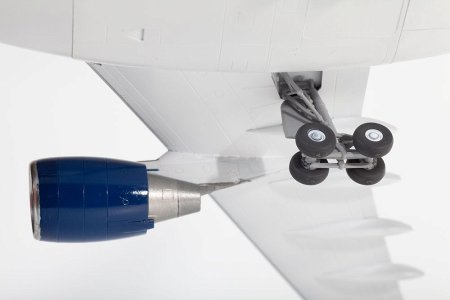 Сборная модель: Пассажирский авиалайнер Аэробус A330-200, З-7047