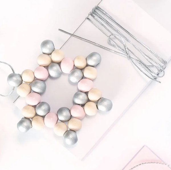 Набор для плетения бусинами FOLIA Sterne-Set Pastel 160 дерев. бусин, серебристый шнур FL-22522