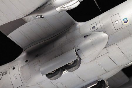 Сборная модель: Военно-транспортный самолет С-130J З-7325