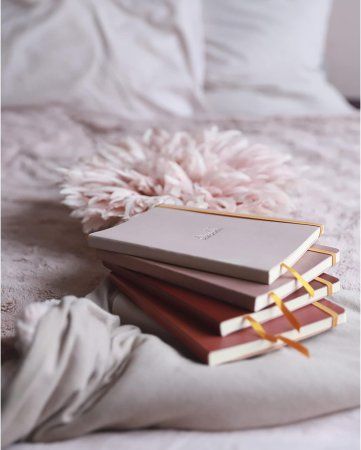 Блокнот RHODIARAMA Softcover A5 90 г/м2 80 л, в линию, на резинке, светло-красный RH-117371C