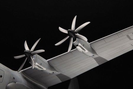 Сборная модель: Военно-транспортный самолет С-130J З-7325