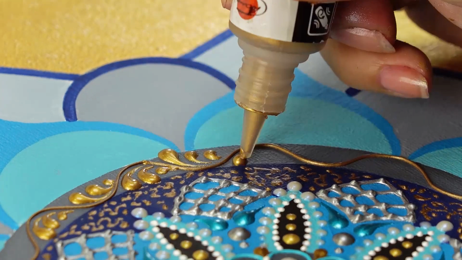 Картина Мандала акриловыми контурами. Точечная роспись на холсте