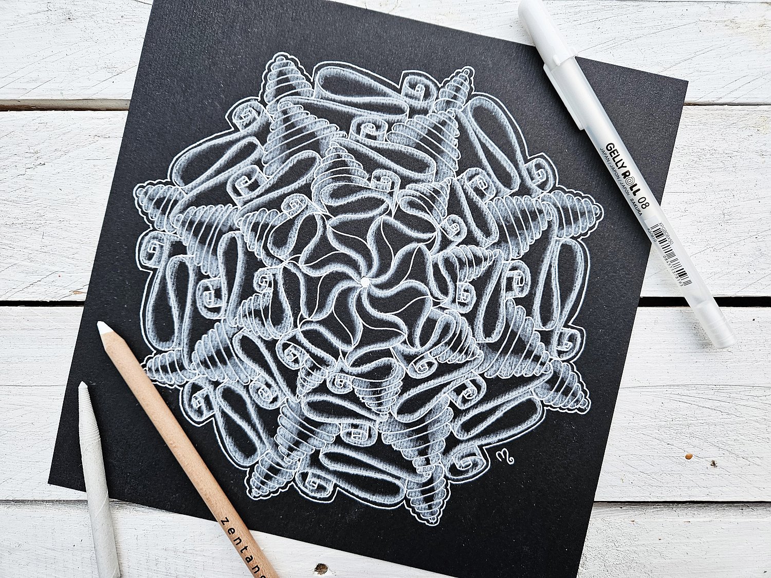 Покупайте две ручки GELLY ROLL и получите третью в подарок!