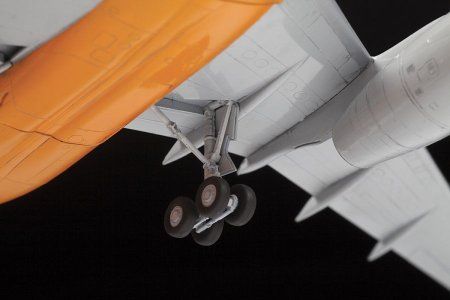 Сборная модель: Грузовой самолет Ту-204-100С, З-7031