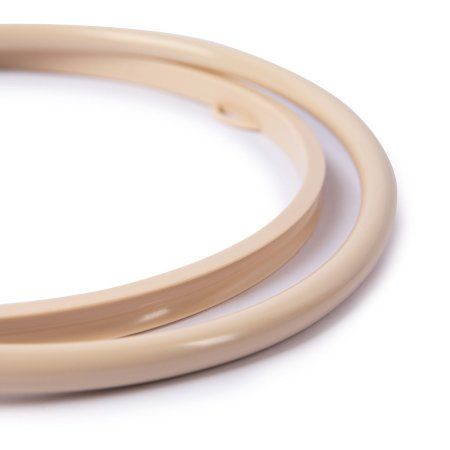 Пяльцы-рамка круглые GAMMA d 210 (внутр. d 195) мм пластик №01 кремовый ПРБ-21-01