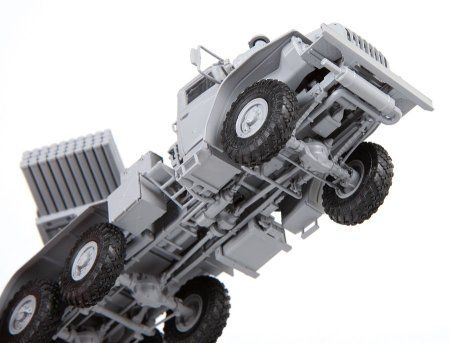 Сборная модель: Российская реактивная система залпового огня "Град БМ-21" З-5051