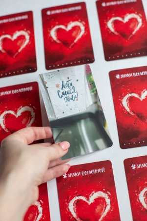 Метафорические карты "Знаки вселенной. 40 карт, которые помогут обрести любовь" EKS-118005