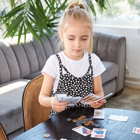 Настольная игра: Десятое королевство "Денежка. Играем в магазин. Покупаем всякую всячину" KOR-03574