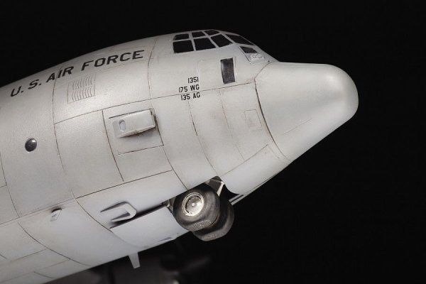 Сборная модель: Военно-транспортный самолет С-130J З-7325