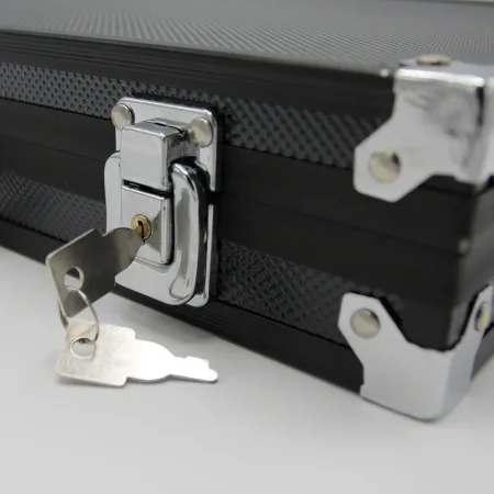 Набор для покера из 300 фишек с номиналом Фабрика Покера в черном кейсе MAGCPPS300B