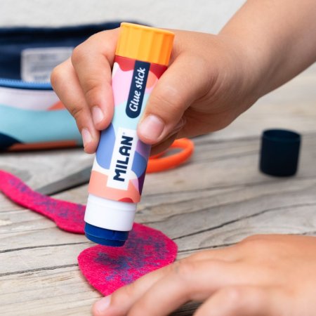 Клей-карандаш MILAN The Fun , 21 гр. ML-4415912FN Клей-карандаш MILAN The Fun , 21 гр. ML-4415912FN