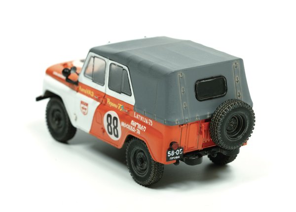 Сборная модель: Советский военный внедорожник УАЗ-469 (масштаб 1:43), З-43007