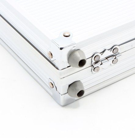 Набор для покера из 100 фишек с номиналом Фабрика Покера в серебристом кейсе MAGCPPS100