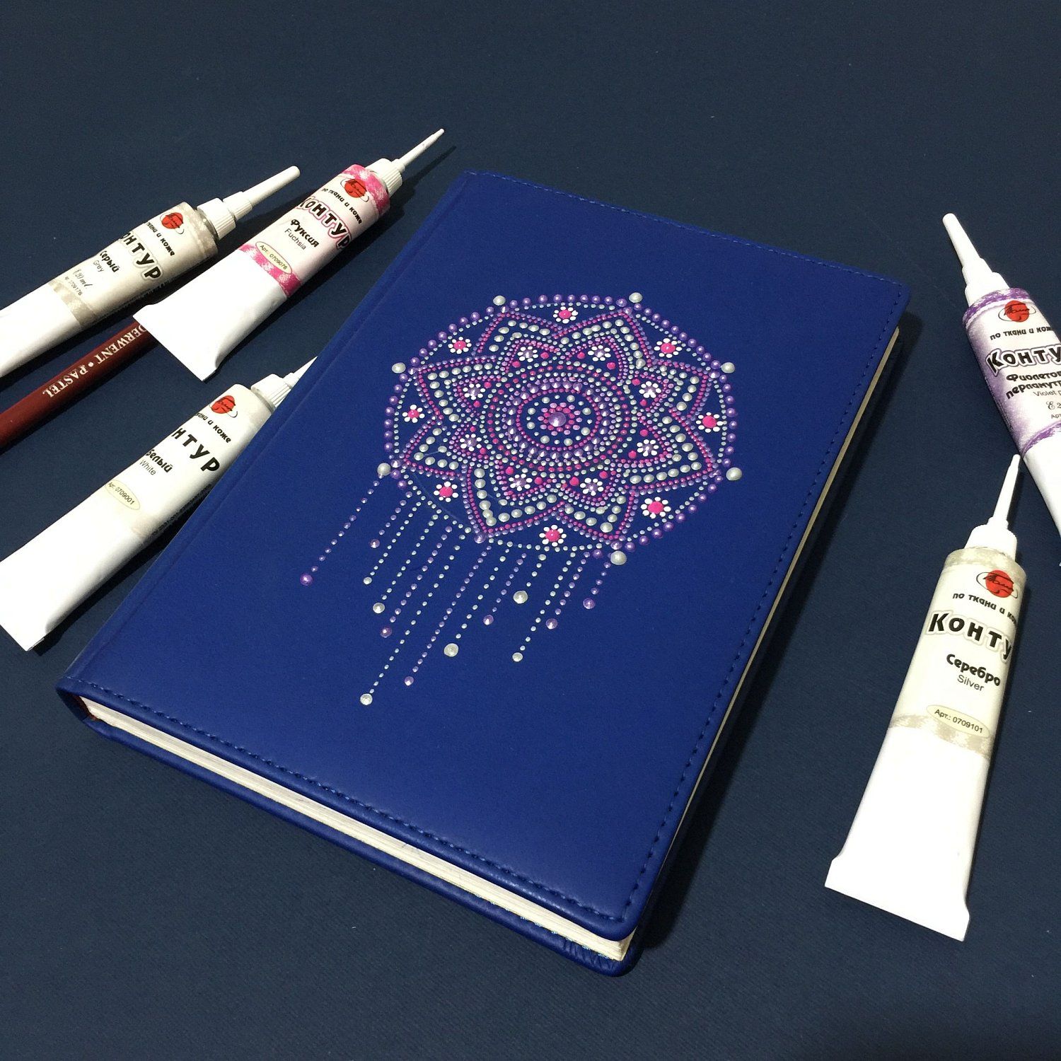 Роспись ежедневника контурами для ткани и кожи Таир