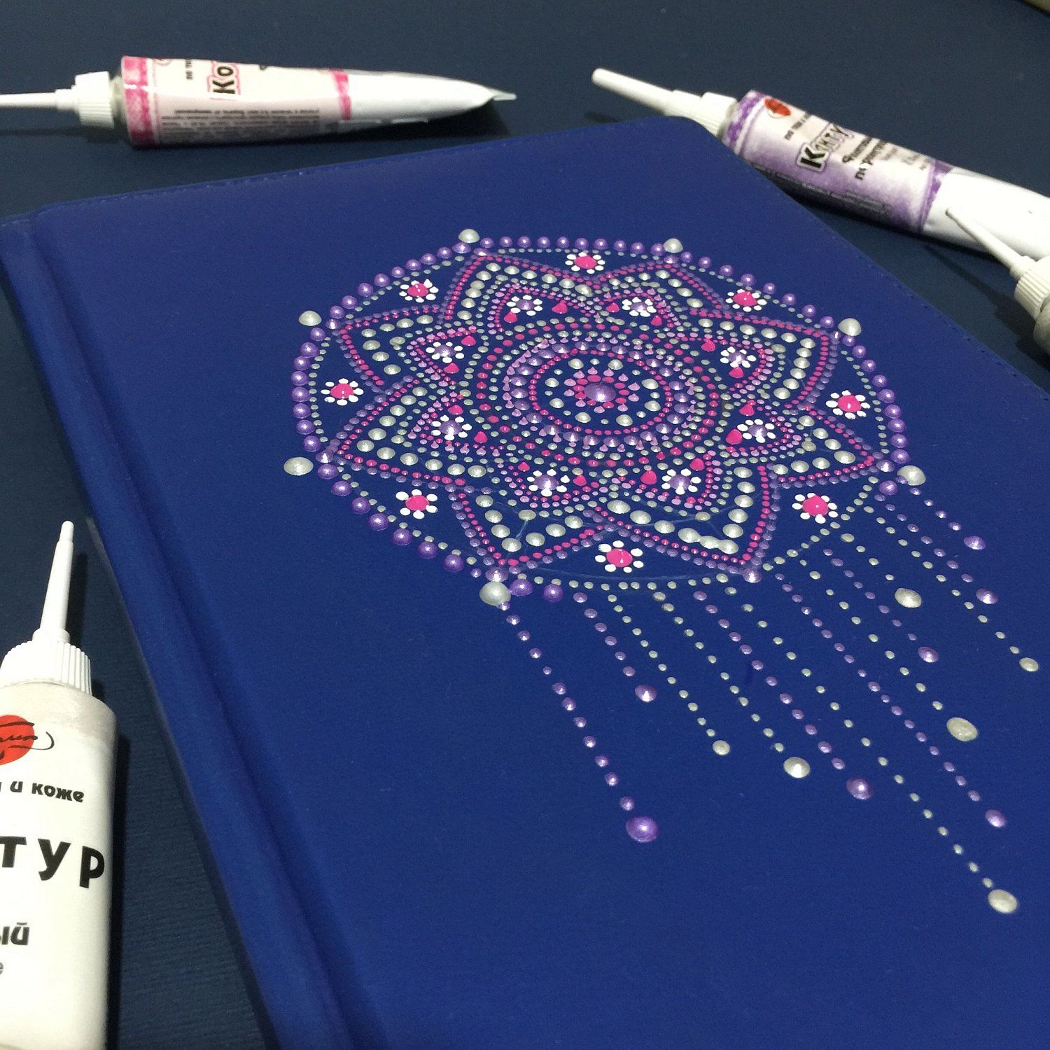 Роспись ежедневника контурами для ткани и кожи Таир