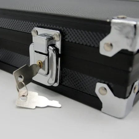 Набор для покера из 200 фишек с номиналом Фабрика Покера в черном кейсе MAGCPPS200B