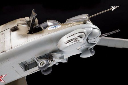 Сборная модель: Российский ударный вертолет Ми-24 В/ВП (масштаб 1:48), З-4823 Сборная модель: Российский ударный вертолет Ми-24 В/ВП (масштаб 1:48), З-4823