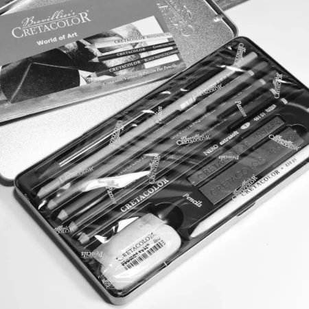 Набор для графики CRETACOLOR Artino Graphite 10 предметов, мет.пенал CR40021 Набор для графики CRETACOLOR Artino Graphite 10 предметов, мет.пенал CR40021