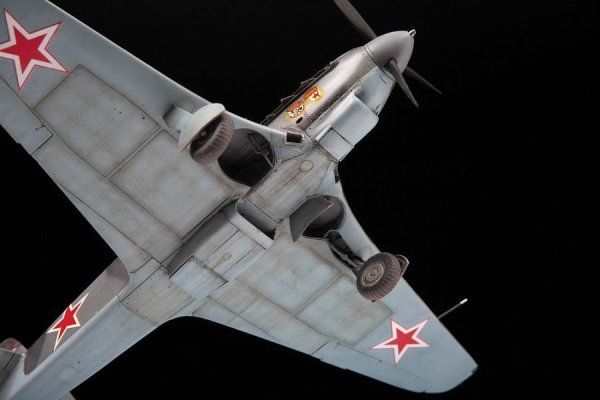 Сборная модель: Советский истребитель Як-9Д З-4815