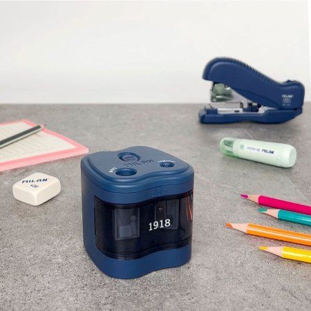 Точилка электрическая MILAN "1918" большой контейнер, батарейки в комплекте, блистер ML-BWM10278B