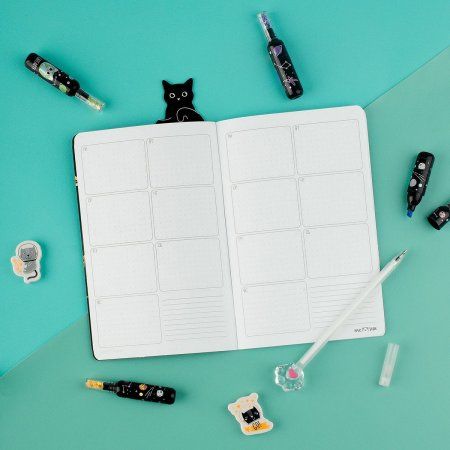 Планер недатированный 32л. 135 x 210 мм MESHU "Black cat" на скобе, мат.лам, зол.фольга RE-MS_53284