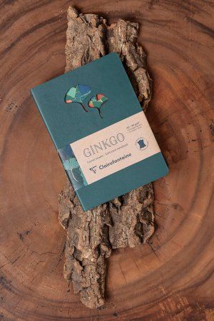 Блокнот CLAIREFONTAINE Ginkgo A5 90 г/м2 72 л, в линейку, мягкая обложка из натуральной кожи, ассорти RH-115949C Блокнот CLAIREFONTAINE Ginkgo A5 90 г/м2 72 л, в линейку, мягкая обложка из натуральной кожи, ассорти RH-115949C