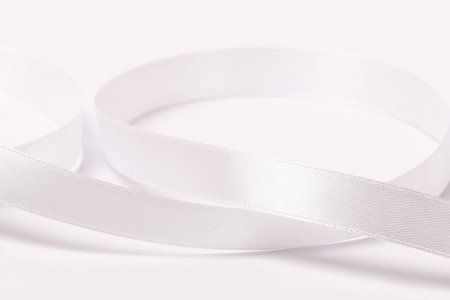 Лента атласная GAMMA 12 мм (1/2") 33 м ± 2 м №001 белый LEN-12-001